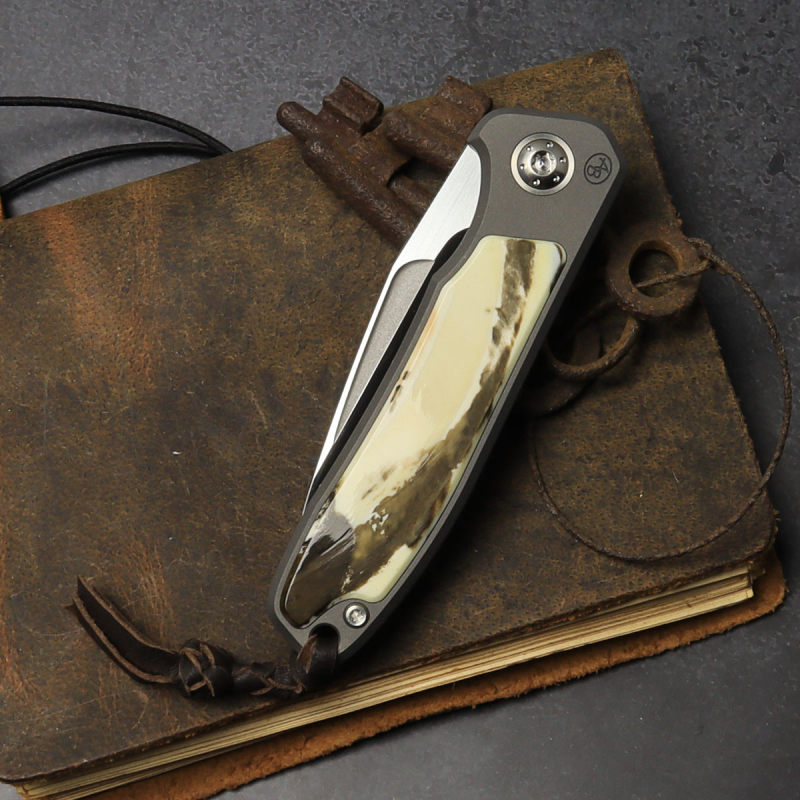 25/072 German Edition Fuller Arno Bernard Knives - iMamba Titan Messer RWL-34 Stahl und Warzenschein Dyed