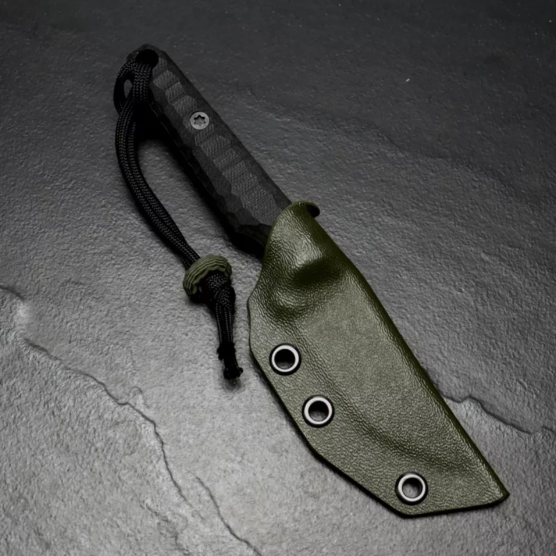 SK07-EDC knife in "camo finish" with removable handle in SB1 steel and MDK Kydex in Nato green