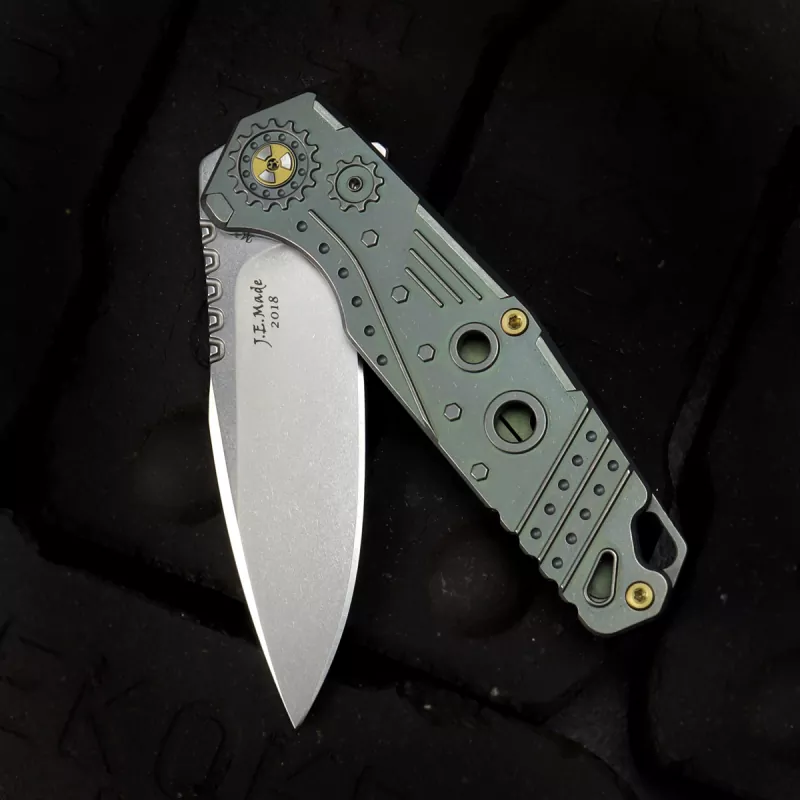 Folder Combustion 2018 - JE made Knives M390 blade Titanium handle green Knives with history