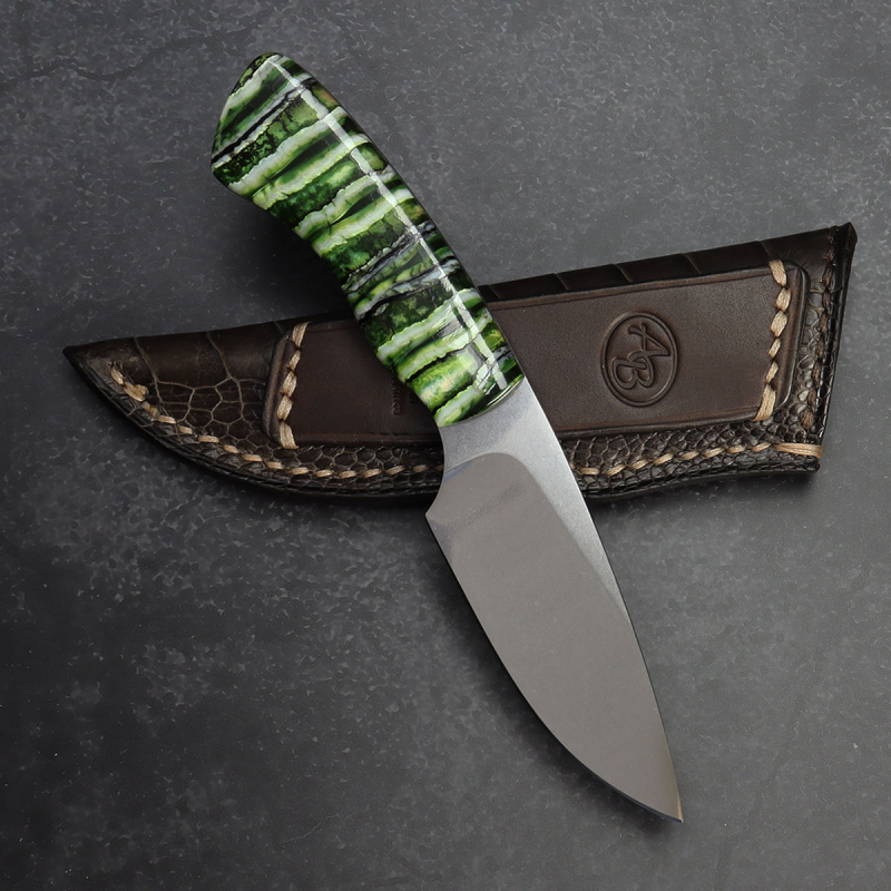 Gecko Arno Bernard Knives Mammutbackenzahn grün EDC Messer N690 Stahl mit Lederscheide