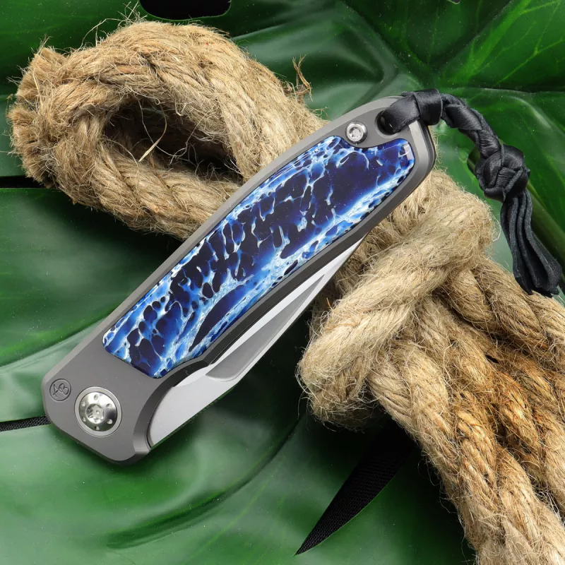 German Edition - Arno Bernard Knives iMamba Kudu bone blue + titanium handle RWL-34 - Framelock