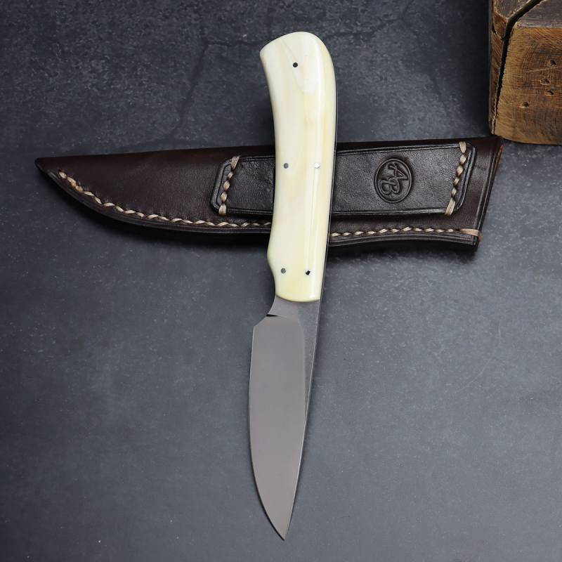 Jackal - Arno Bernard Knives tolles Freizeitmesser in N690 Stahl mit Warzenschweinstoßzahn in Natur