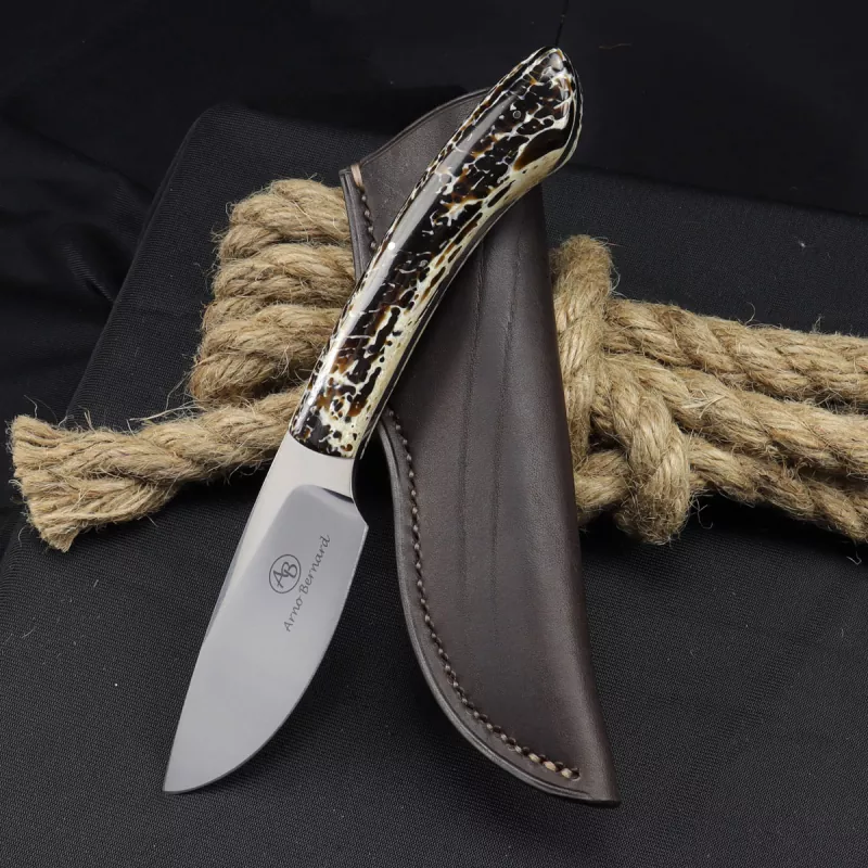 Sable hunting knife / skinner from South Africa Arno Bernard with kudu bone and leather sheath