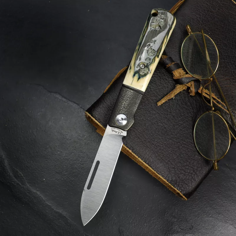 JE made Knives Barlow Taschenmesser mit Mammutstoßzahn M390 Hand jigged bronze bolster