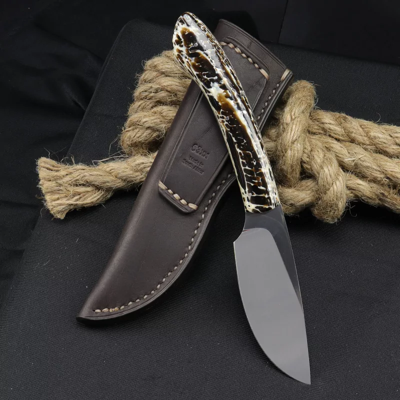 Sable hunting knife / skinner from South Africa Arno Bernard with kudu bone and leather sheath