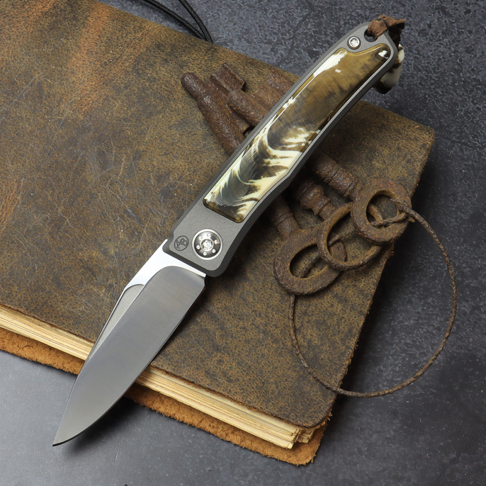 Rinkhals - Arno Bernard Knives - Slipjoint Titan Taschenmesser RWL34 mit Warzenscheinstoßzahn gefärbt 25-031