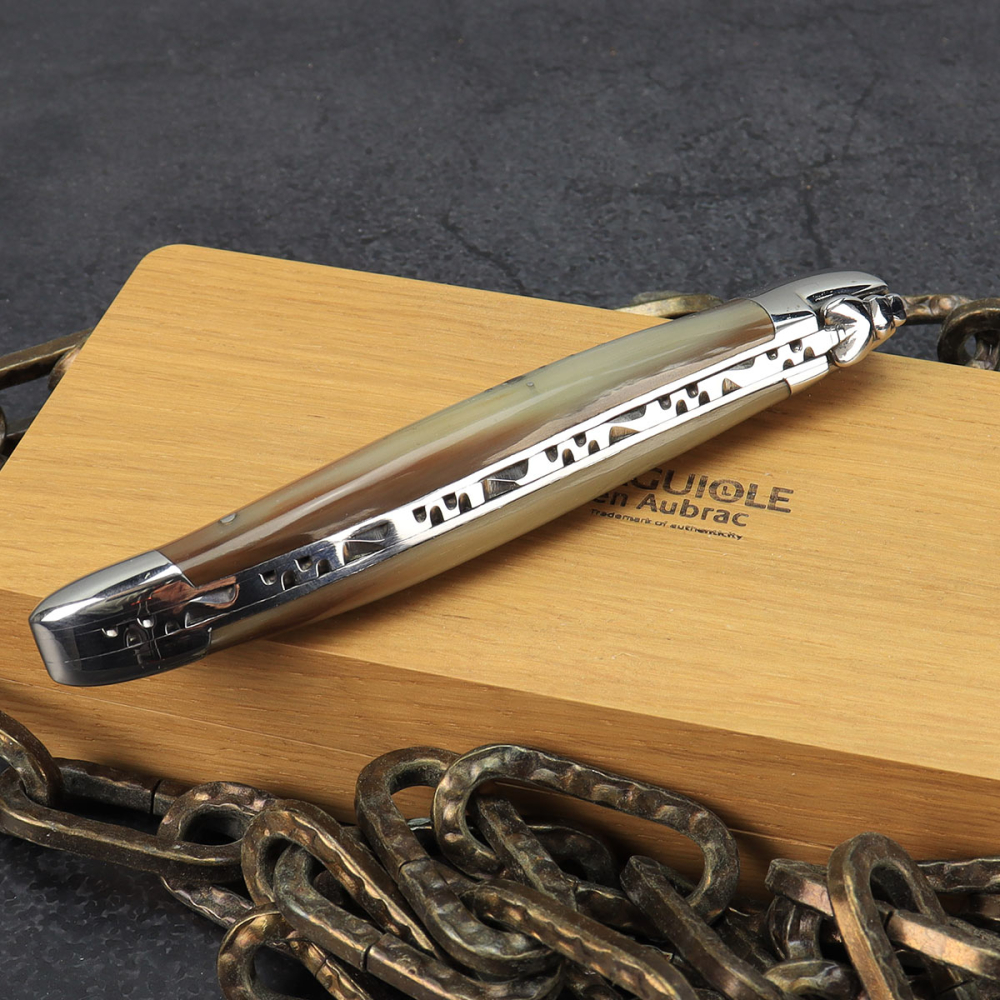 Laguiole en Aubrac Hornspitze Sandvik 12C27 mit Holzschatulle