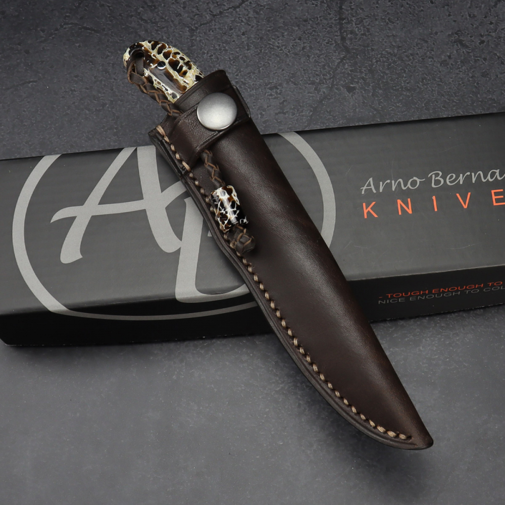 Fin & Feather von Arno Bernard Knives mit stabilisierten Griff aus Kuduknochen braun