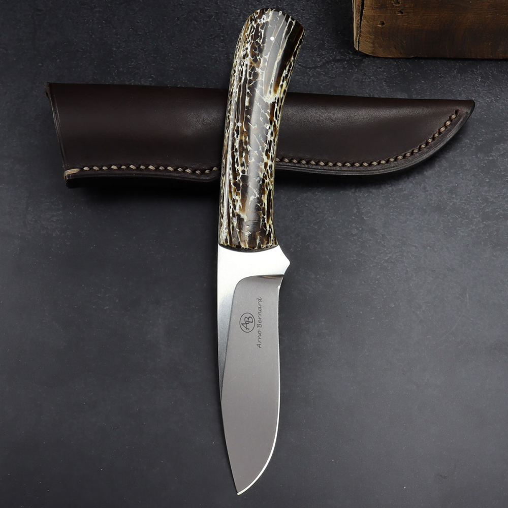 Arno Bernard Knives Modell Kudu - Hochwertiges Jagdmesser aus Kuduknochen braun