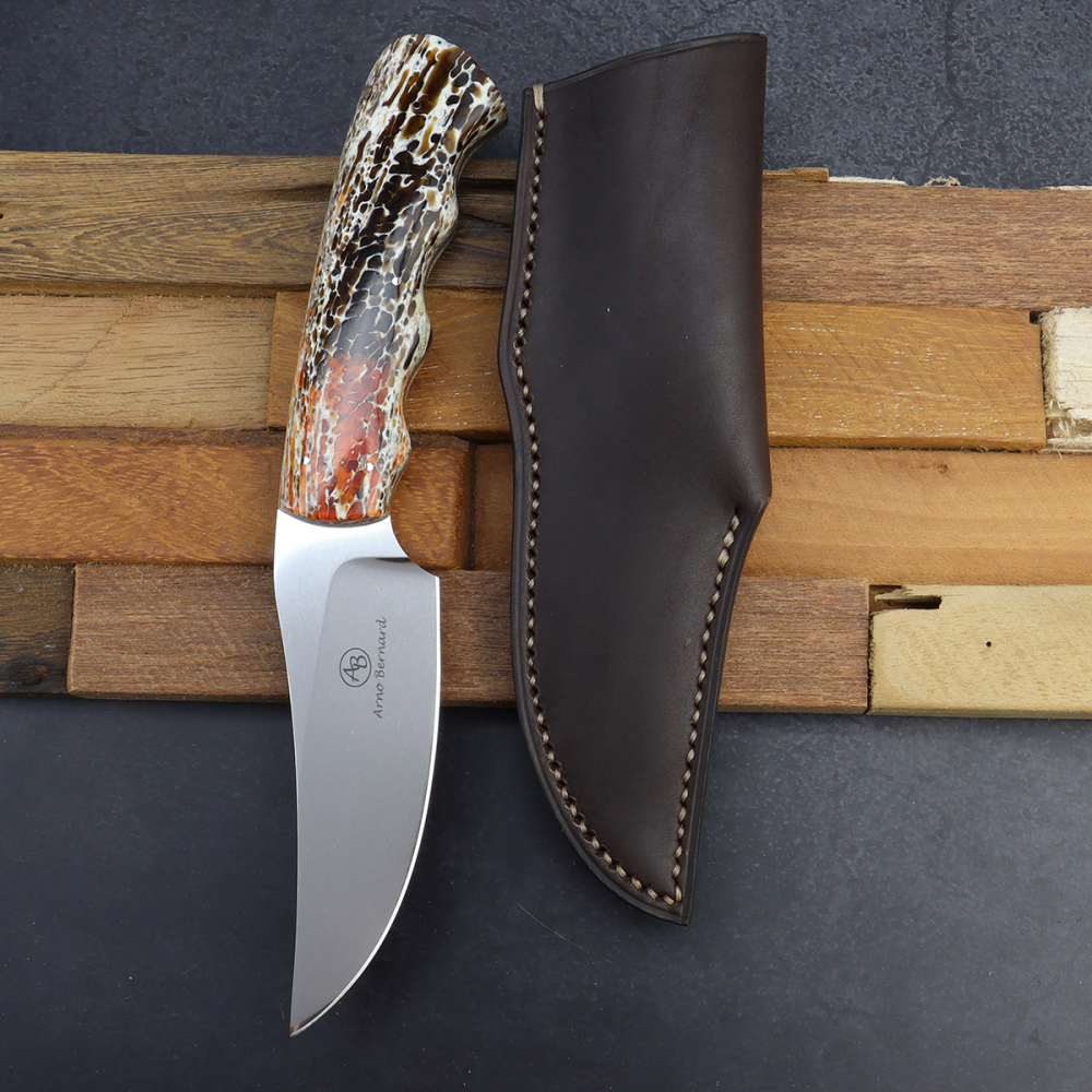 Sailfish - das moderne Bowie Jagdmesser von Arno Bernard Knives mit Kuduknochen