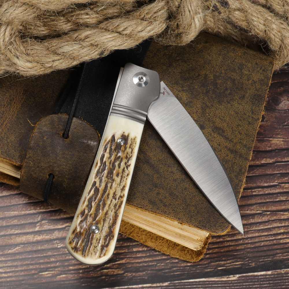 J.E. Made Knives - Swayback Hirschhorn M390 Titan Slipjoint Taschenmesser mit Titan Bolster