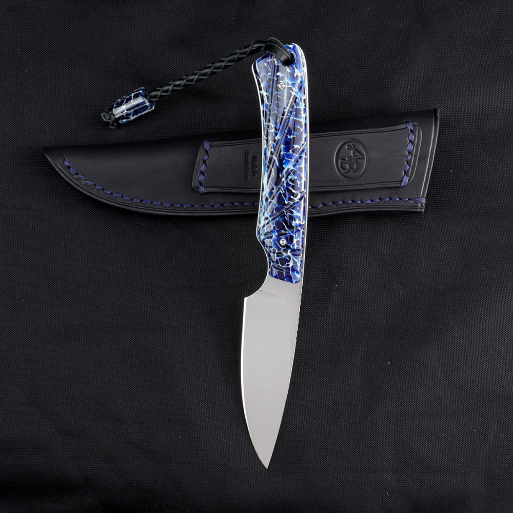 Marmoset Arno Bernard Knives schmales EDC Messer aus N690 mit Griff aus Kuduknochen blau
