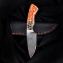 Gecko von Arno Bernard Knives mit Kuduknochen 2-farbig gefärbt EDC Messer mit Lederscheide und passender Naht